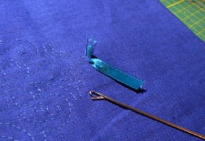 Практичная игла для вышивки лентами