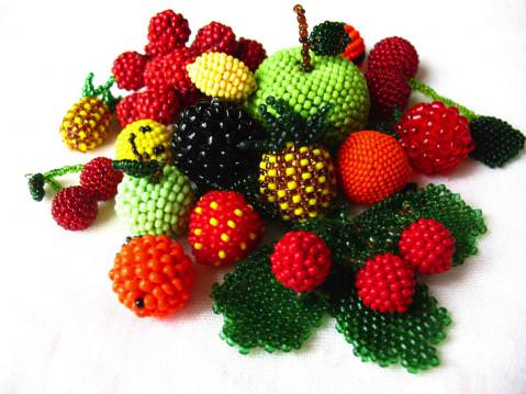 Фрукты и ягоды из бисера