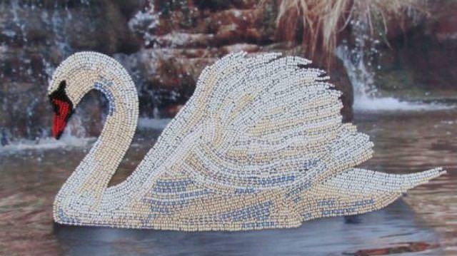 Шикарные лебеди из атласных лент
