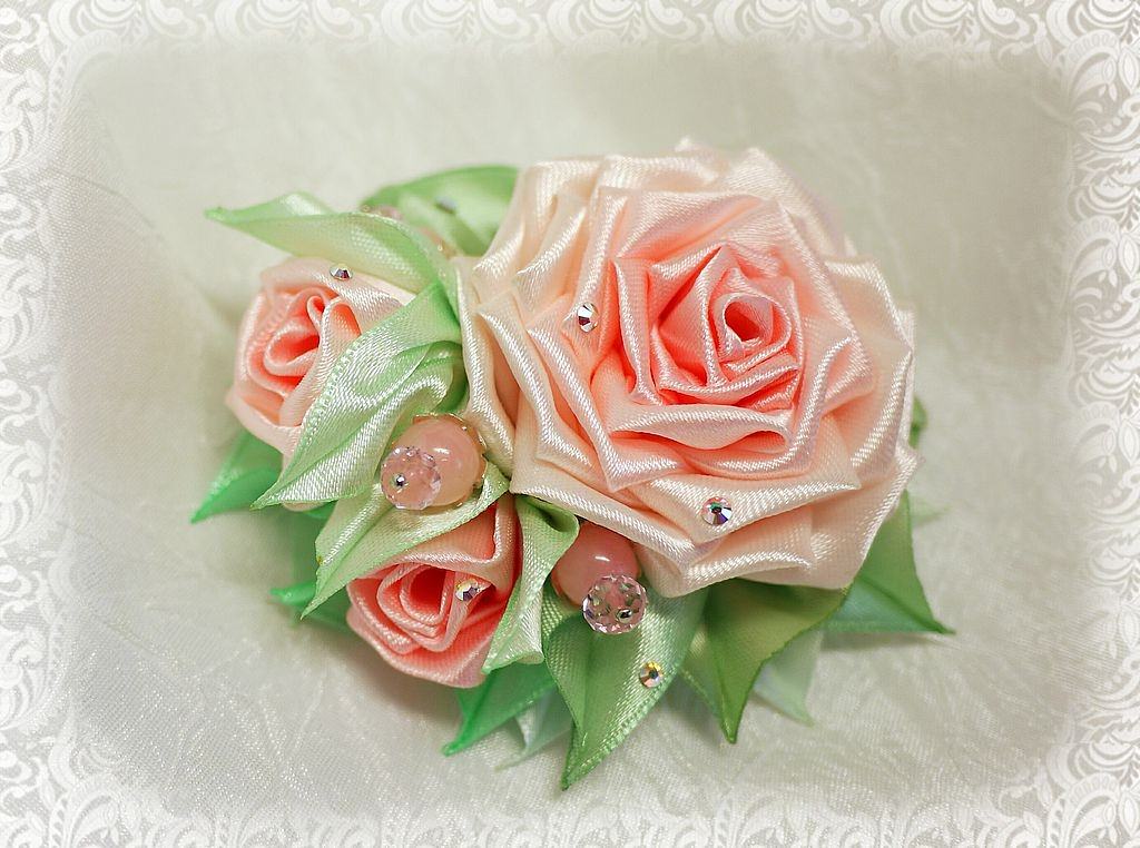Как сделать розу из атласной ленты для свадебной корзинки своими руками